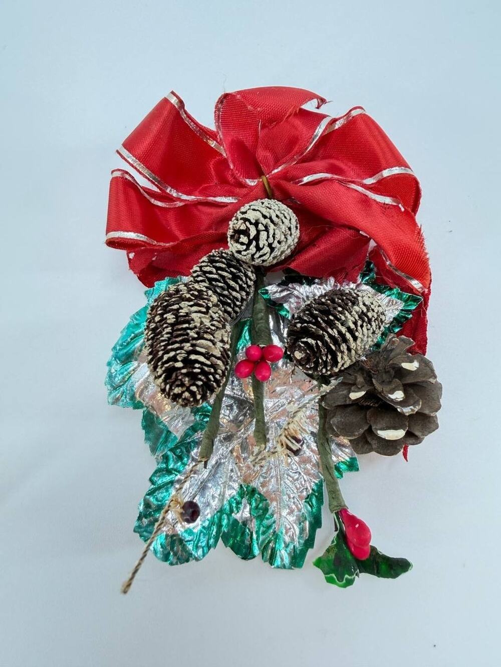 Vintage Christmas Display Box Poinsettia Pinecones Holiday Centerpiece Decor